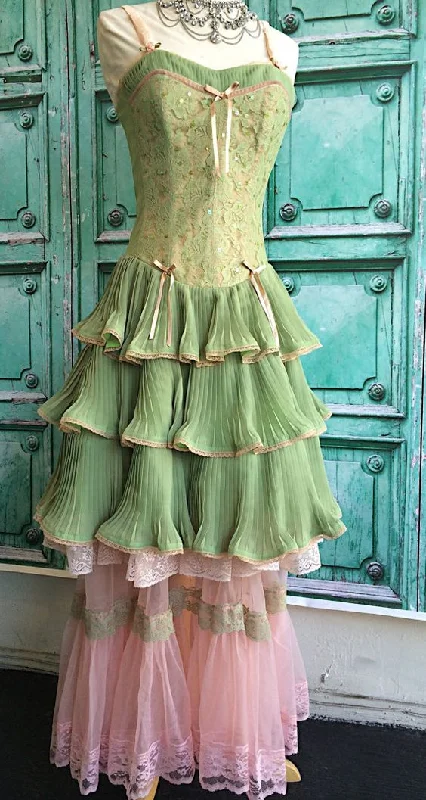 Casual Attire For Women Last Chance Sale Vintage Ball Gown Spaghetti Straps Green Lace Prom Dresses Evening Gowns With Layers Ruffles C3030