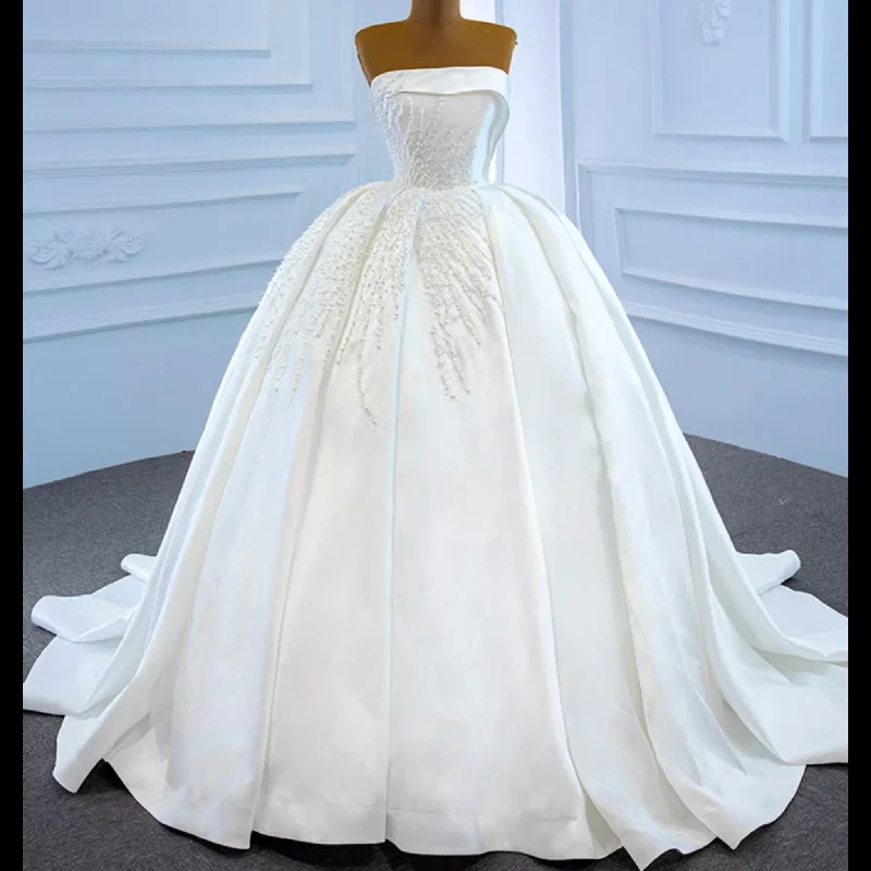 Women's Vacation Outfit Set Cottagecore Rustic Charm Style Straight Neck Ball Gown Wedding Dress with Pearls Satin Bridal Gown