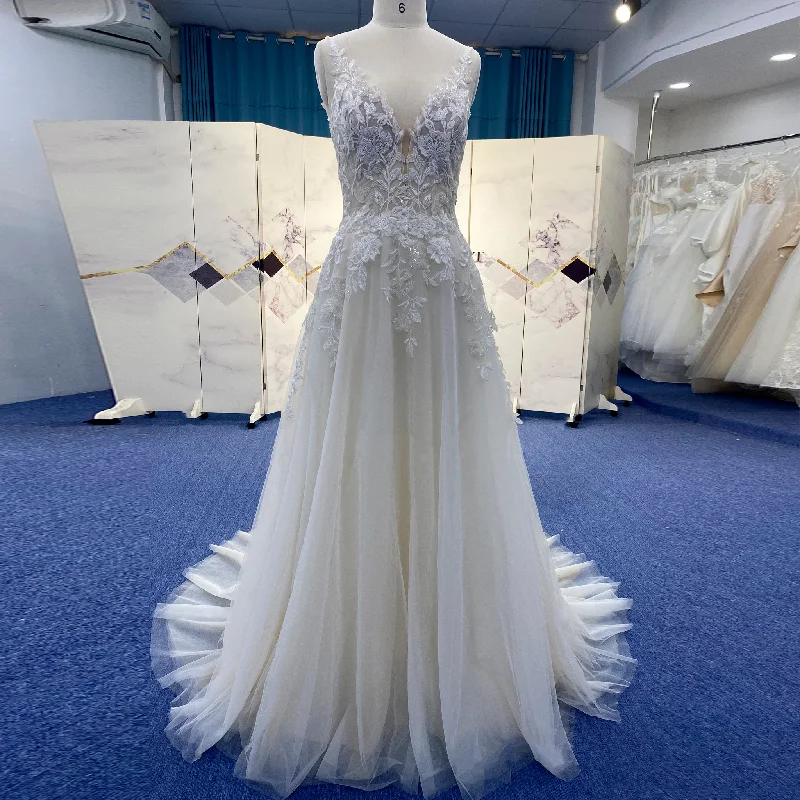 Women's Casual Garments Limited Quantities Vintage Tulle Lace A-line Vneck Wedding Dress with Spaghetti Strap